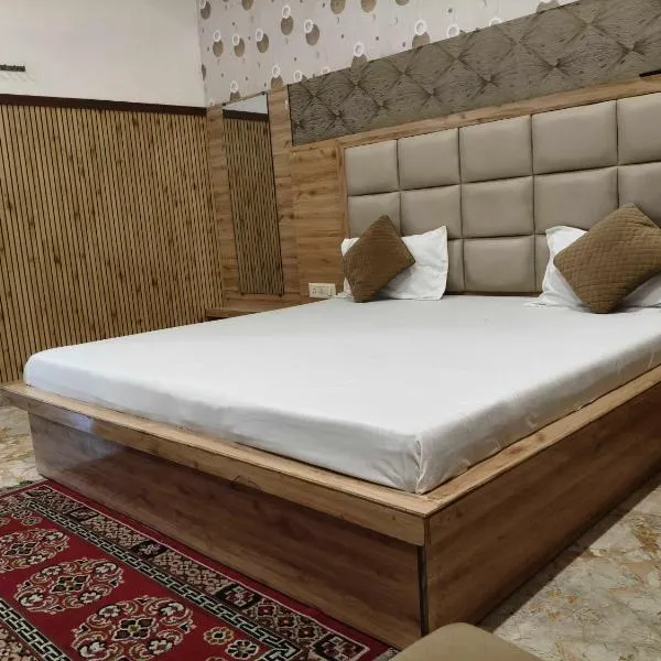 Hotel O P.G Mannat Residency, hotel u gradu Aligar