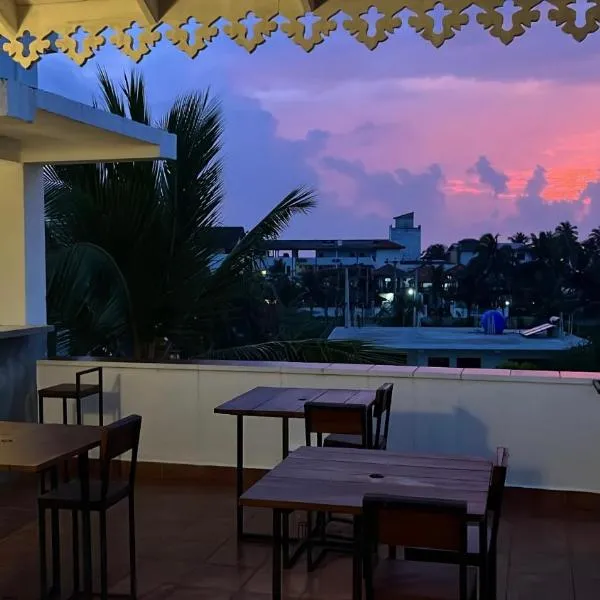 Beach Club Apartments, Hotel in Induruwa
