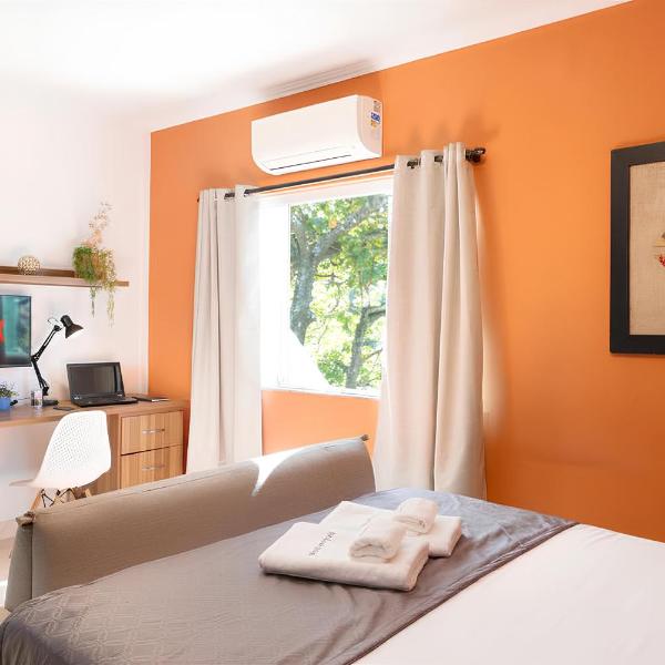 Charmoso na Vila Madalena com AC e Cama Queen