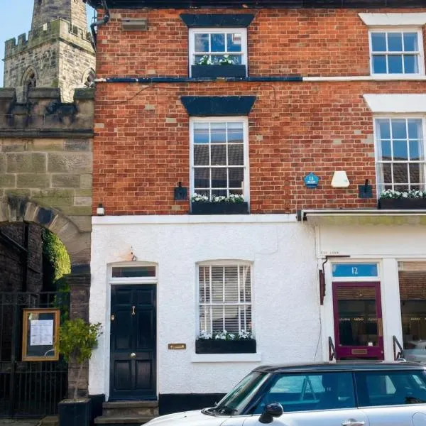 Rooftop One-Bedroom Apartment Near East Midlands Airport, hotel u gradu 'Castle Donington'