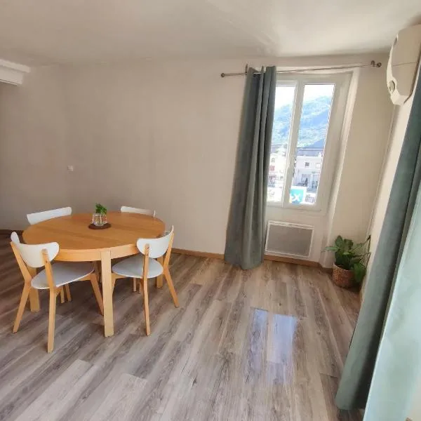Vue sur le château 1 er, hotel u gradu Vizil