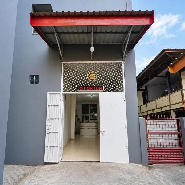 Hotel O Wisma Fortuner, hotell i Makassar