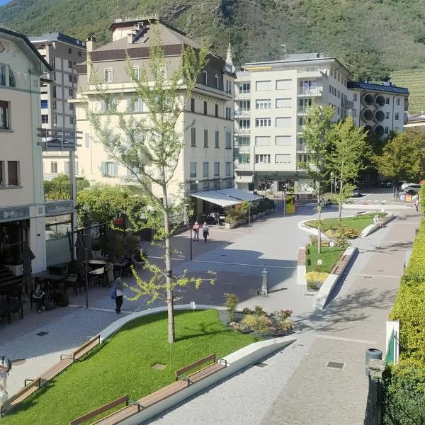 Piazza Grande Suite - Big Terrace with Panoramic Bernina Express View, Elevator&Parking، فندق في تيرانو