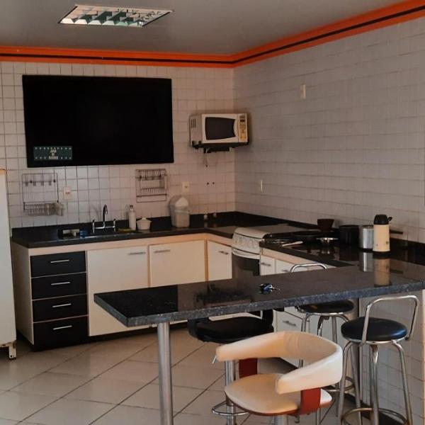 Apto espaçoso, supermercado embaixo - Foto 4