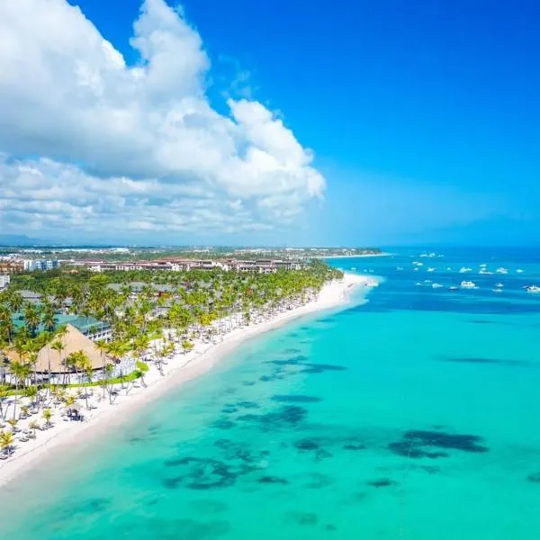 LOS CORALES Condo-HOTEL with VILLAS & SUITES WIFI BBQ Beach CLUB & SPA, hótel í Punta Cana