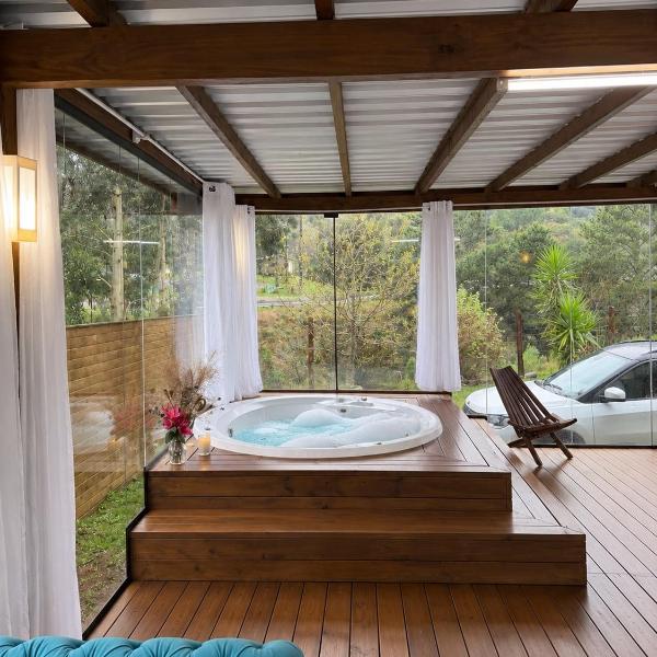 Deck com hidromassagem junto à natureza - Foto 2