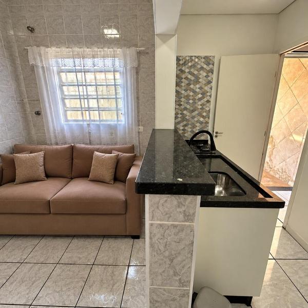 Bela Casa com Piscina Aquecida em Aquecimento Solar, Perto da Praia, 4 Quartos, Área Gourmet Completa a Beira da Piscina com Churrasqueira, Fogão e Mesa de Jantar, 4 Vagas de Garagem - Foto 3