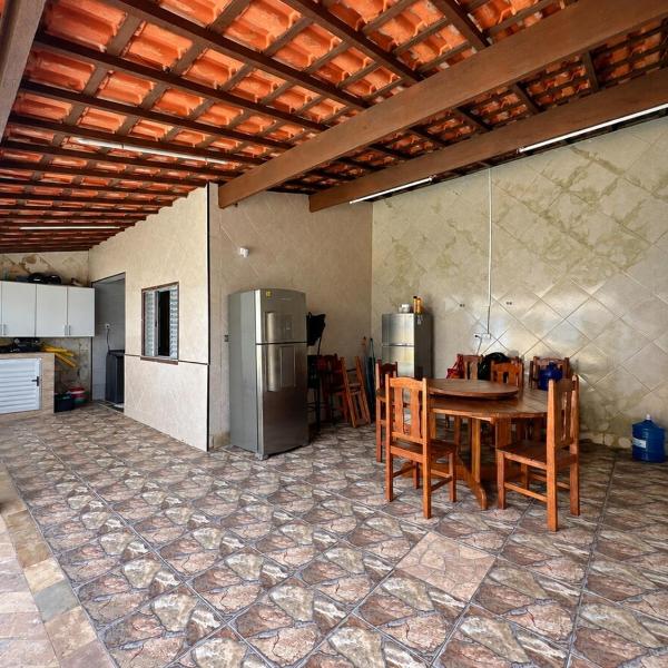 Bela Casa com Piscina Aquecida em Aquecimento Solar, Perto da Praia, 4 Quartos, Área Gourmet Completa a Beira da Piscina com Churrasqueira, Fogão e Mesa de Jantar, 4 Vagas de Garagem - Foto 5