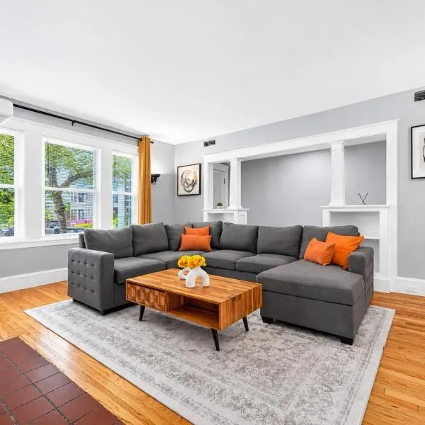 Allston 5BR | Sleeps 12 + Dedicated Parking, hotel em Boston