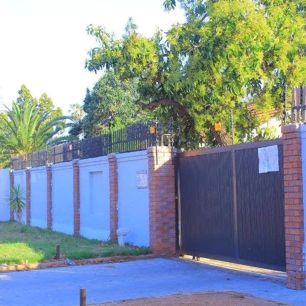 Rusdal Guest Lodge: Rustenburg şehrinde bir otel