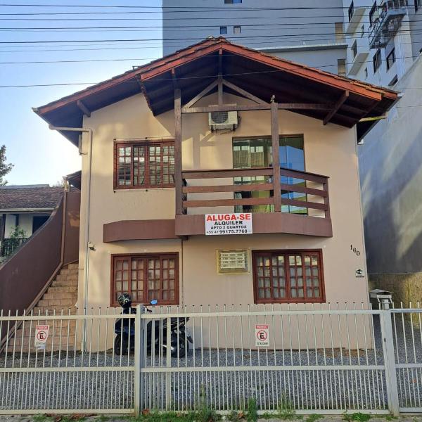 Apto em Bombas - Localização Privilegiada e Central