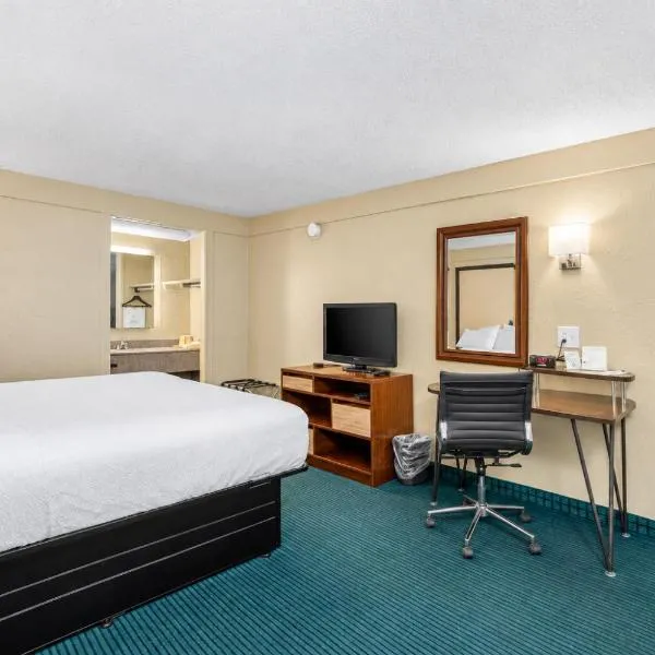 Super 8 by Wyndham Lantana West Palm Beach, Hotel in Lantana