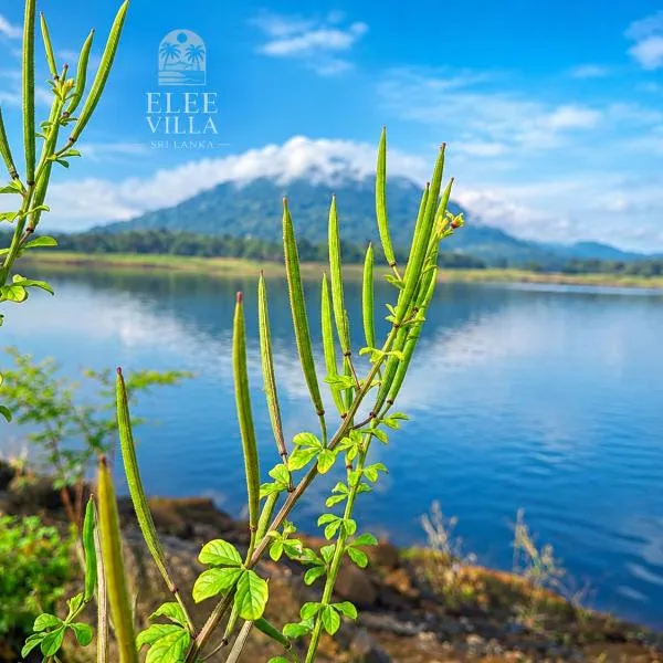 Elee Villa - Waterfront Retreat with Victoria Reservoir & Mountain Views โรงแรมในTeldeniya