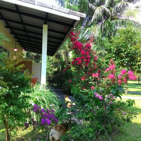 Aathid Garden Khao Lak, hotel in Khao Lak