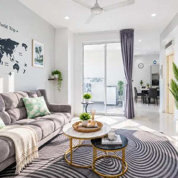 High Floor Partial Seaview 2BR Suite Near Gurney Mansion One 26, khách sạn ở George Town
