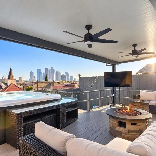 Gorgeous DTLA w/ View + Hot Tub!, Hotel in Los Angeles