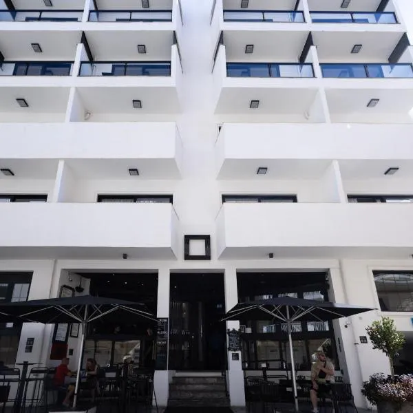 Block: Xlendi şehrinde bir otel