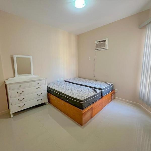 Amplo apartamento próximo praias dos Namorados e Castanheiras - Foto 2