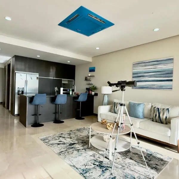 Ocean View Luxury Condo Pool Jacuzzi and Marina Access Playa Herradura، فندق في هيرادورا