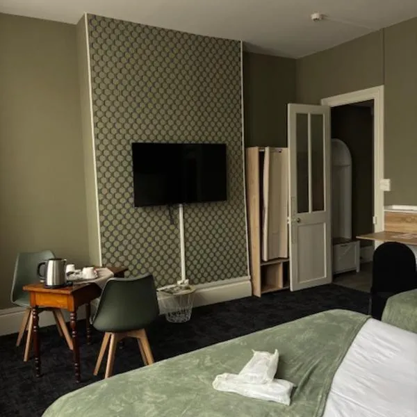 Brit Hotel Du Dauphin L'Aigle – hotel w mieście LʼAigle