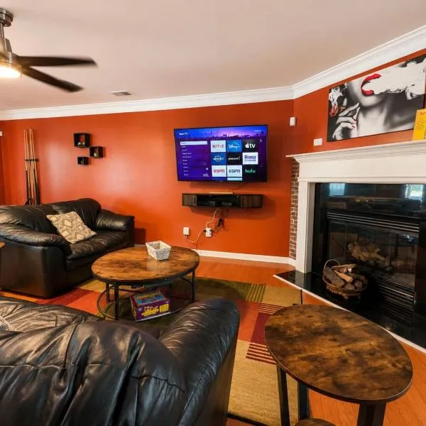 3BR Gem with Pool Table at Gated Community with Children's Playground, hôtel à Atlanta