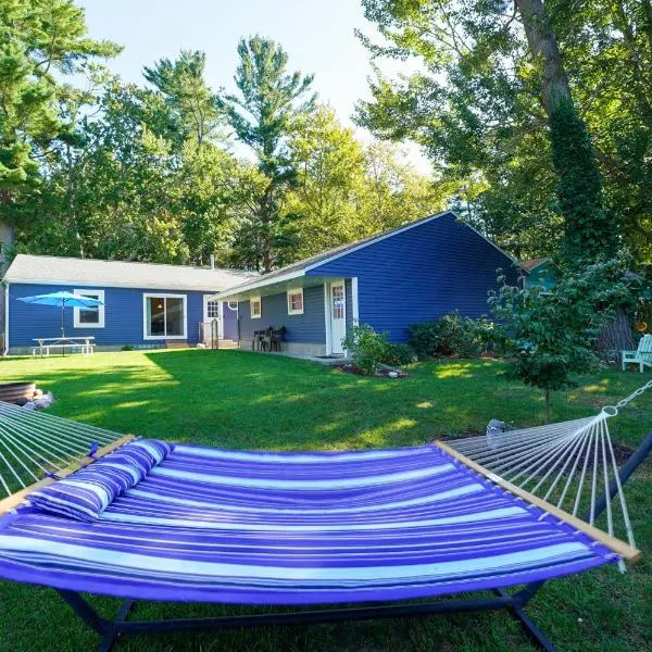 Walk to Beach: Lake Michigan Getaway!, hotel v mestu Muskegon