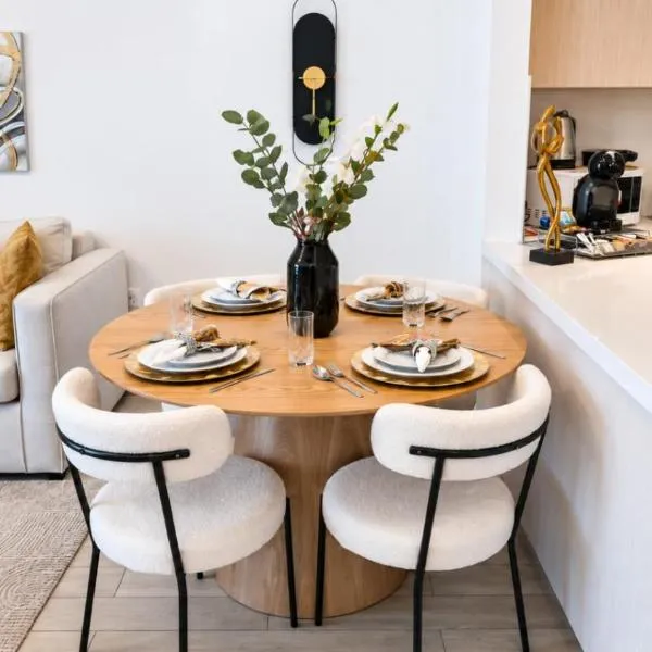 Yas canal 3 - Yas 2BR, Pool & F1, viešbutis Abu Dabyje