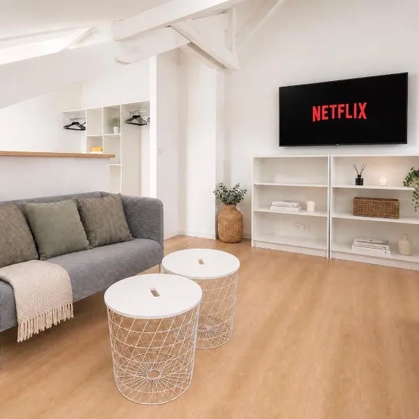 Viesnīca Studio cosy, wifi et Netflix - 5 min gare - Corbeil pilsētā Korbēesona