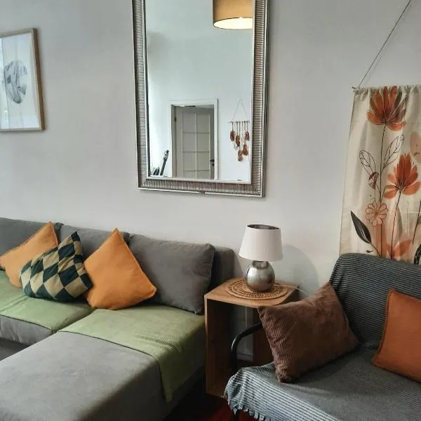 Stylish 2BR in Old Town Gem: Riga'da bir otel