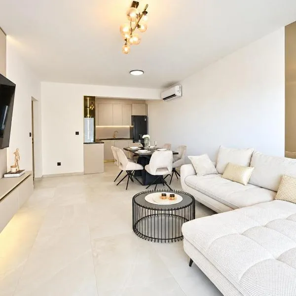 Golden Pearl - Exclusive Sea View Apartment with Spacious Teracce, SPLIT، فندق في سبليت