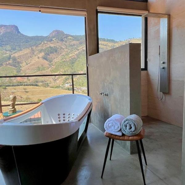 Chalé Luxo com Vista Deslumbrante da Pedra do Baú