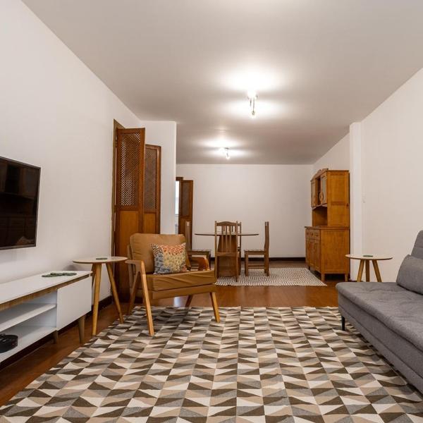 Aconchegante apartamento de 2 quartos no Arpoador