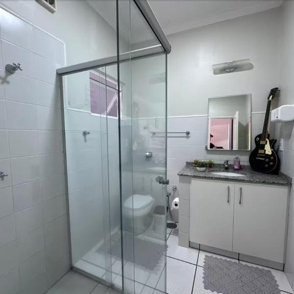 Quarto Estúdio Privativo com Suíte e Ar Condicionado