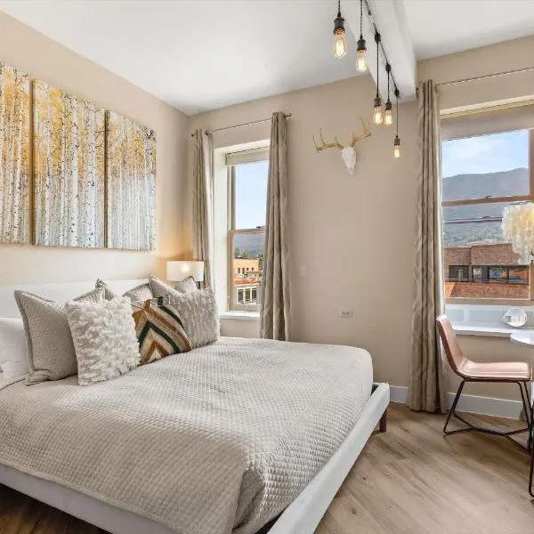 Independence Square 304, Stylish Hotel Room with Downtown Views & Great Location, hotel em Aspen