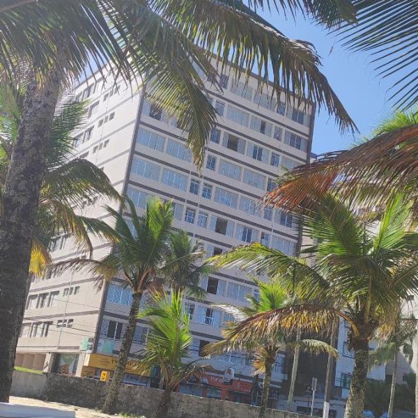 Apartamento - Pé na Areia com ótima localização