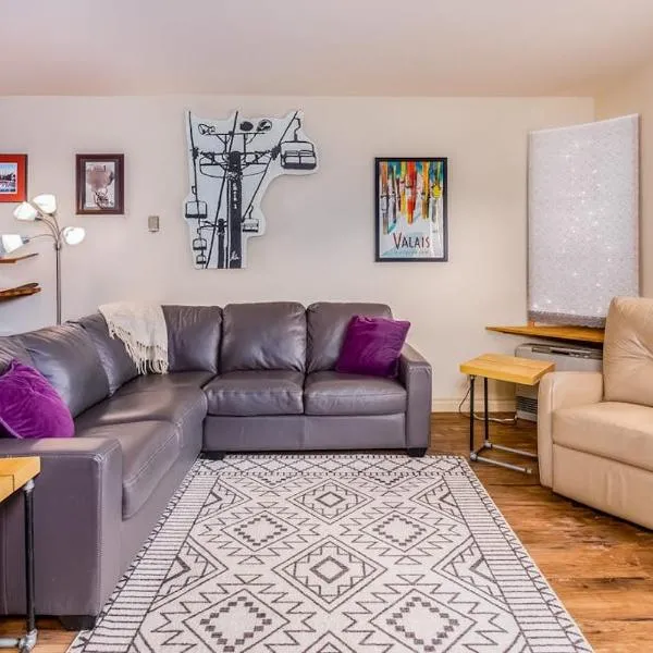 One-Bedroom Loft Condo w Full Mountain Views, hotelli kohteessa Girdwood