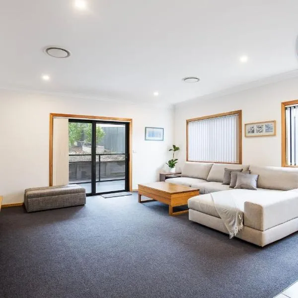 Tangerine - Pet Friendly - 3 Mins Walk to Beach, Hotel in Sanctuary Point
