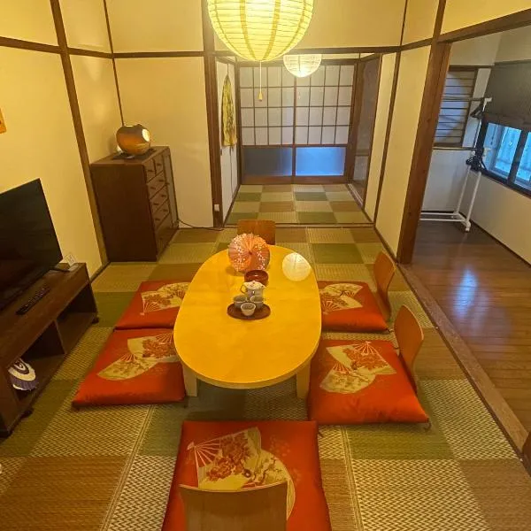高松駅徒歩9分#1棟貸切#最大6名#3ベットルーム, hotel Takamacuban