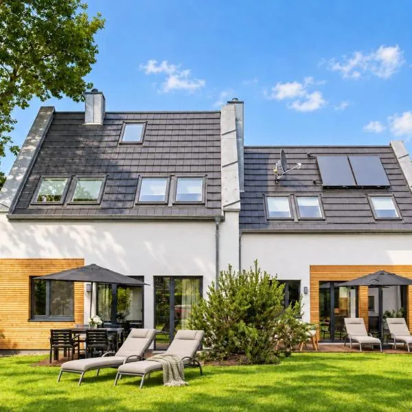 Wellness-Ferienhaus "Löwenzahn" mit Sauna, Kamin & Terrasse - ruhig am Ostseewald in Zingst, Hotel in Zingst