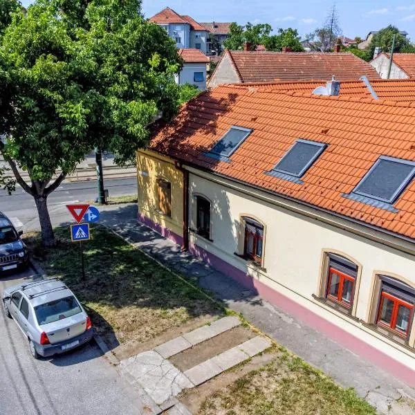 CROSS SQUARE HOUSE - Spacious 2 Level Home, 2BR, 3Baths, Terrace - by RealTrust, hôtel à Timişoara