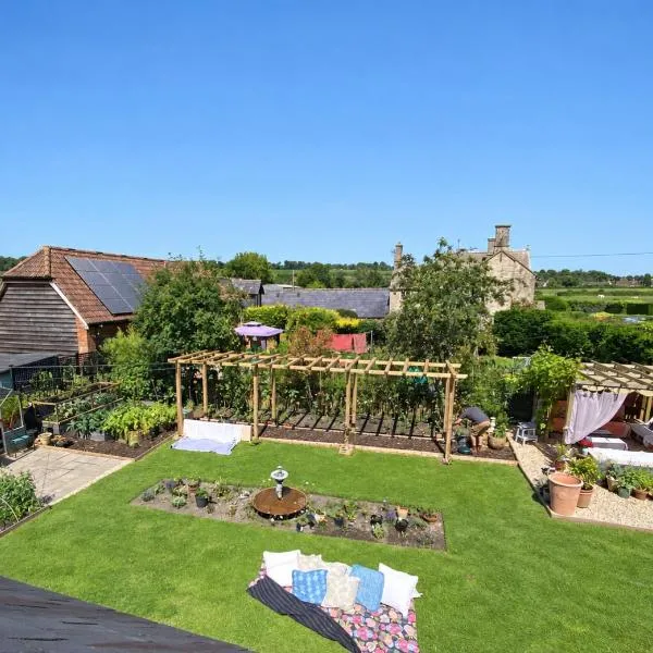 Eclectic Barn - Pergola & Dog-Friendly Garden, hotel Calne-ban