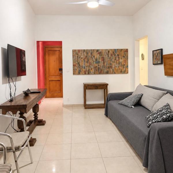 5 adultos, 2 quartos, Apartamento espaçoso em Copacabana, 5 minutos da Praia, metrô na Porta e garagem
