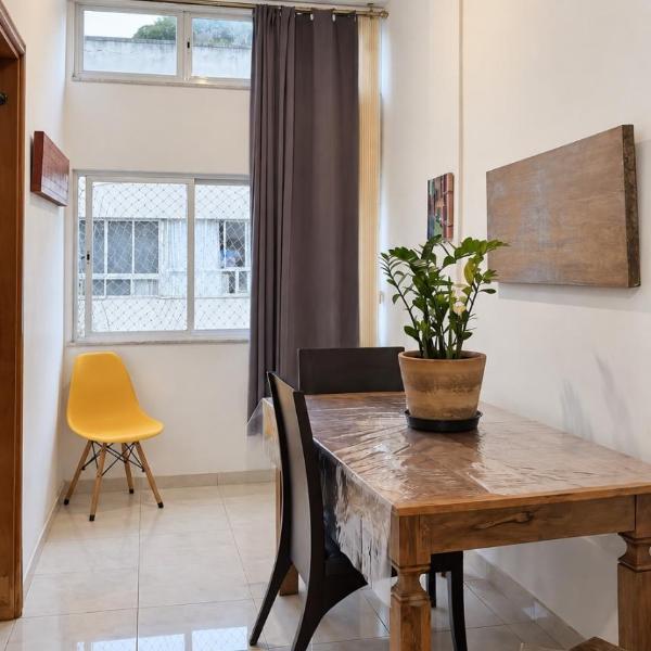 5 adultos, 2 quartos, Apartamento espaçoso em Copacabana, 5 minutos da Praia, metrô na Porta e garagem - Foto 4