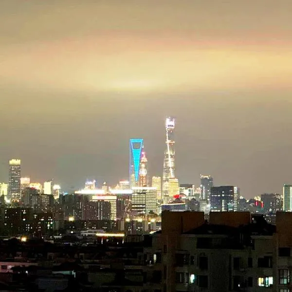 Mrs Li's Home -- Metro Line No 7 nearby --Shanghai University, hotelli kohteessa Shanghai