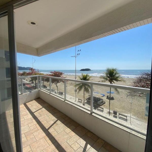 Oceanfront Apartment in Downtown Balneário Camboriú