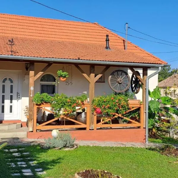 Dom Manipura-zatrzymaj się i odpocznij w ciszy i zieleni, Hotel in Muraszemenye