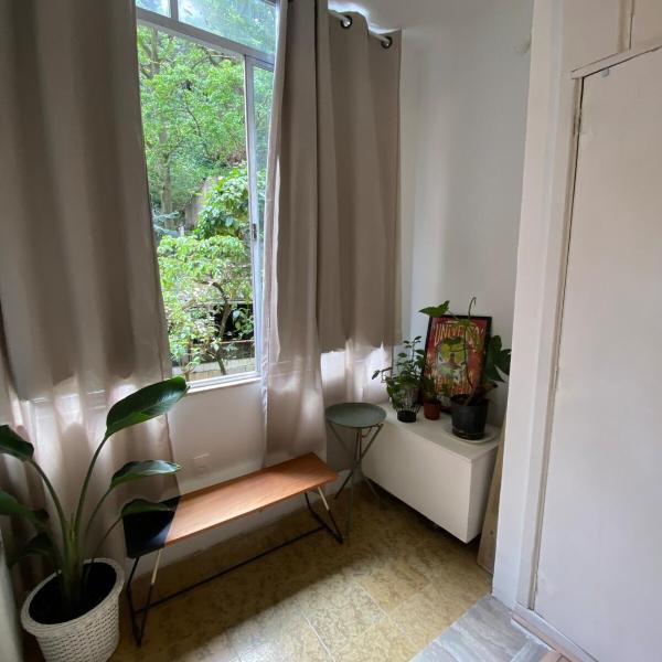 Quarto e sala no Catete!