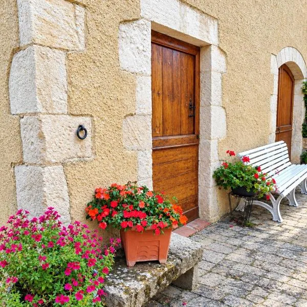 le gîte du lac: Quatre-Routes şehrinde bir otel