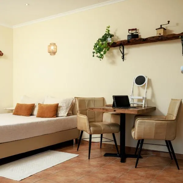 Sunset Room - Costa Vicentina, hotel Odeceixében