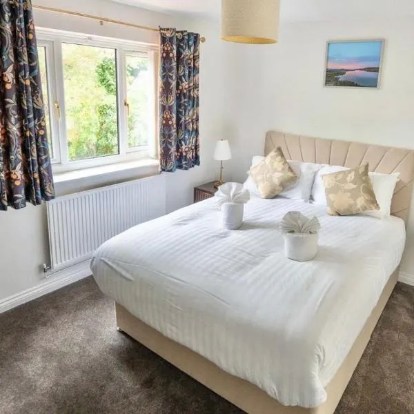 Blorenge View House Sleeps 5 - Garden & Parking - 3 Bedroom: Abergavenny şehrinde bir otel